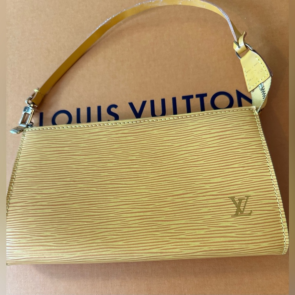 Louis Vuitton Yellow Epi Handbag - Picture 13 of 13